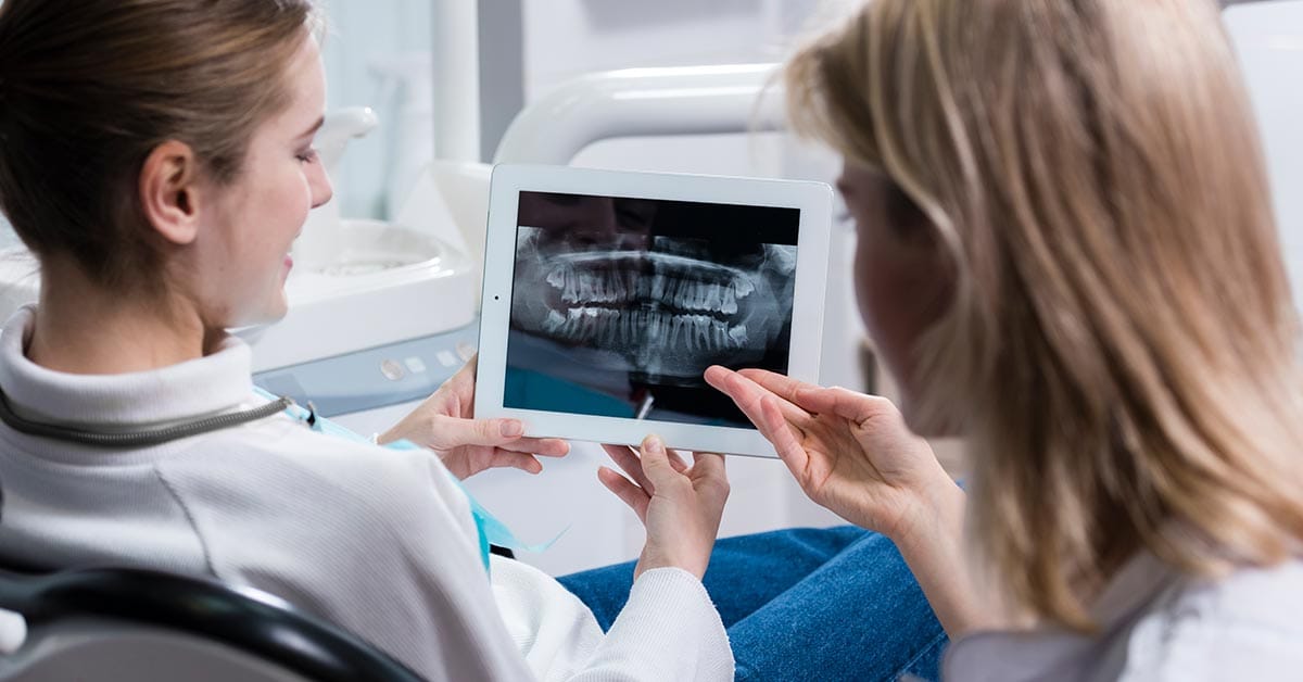 paciente vendo laudo pela telemedicina radiologica