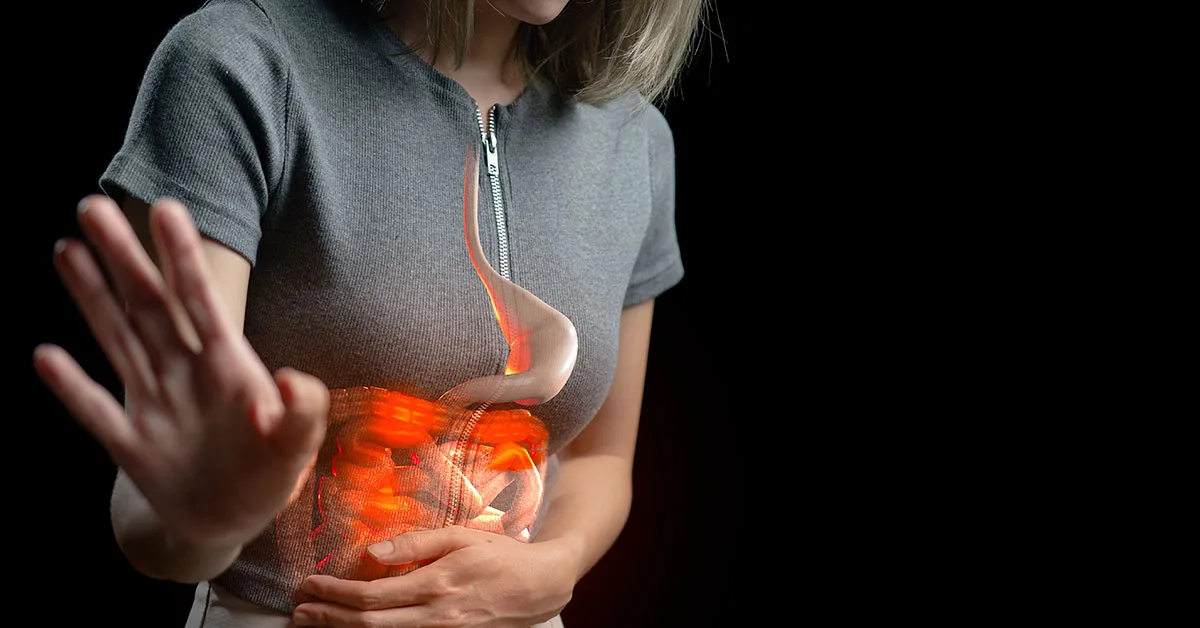 ilustração de paciente com problemas abdominais