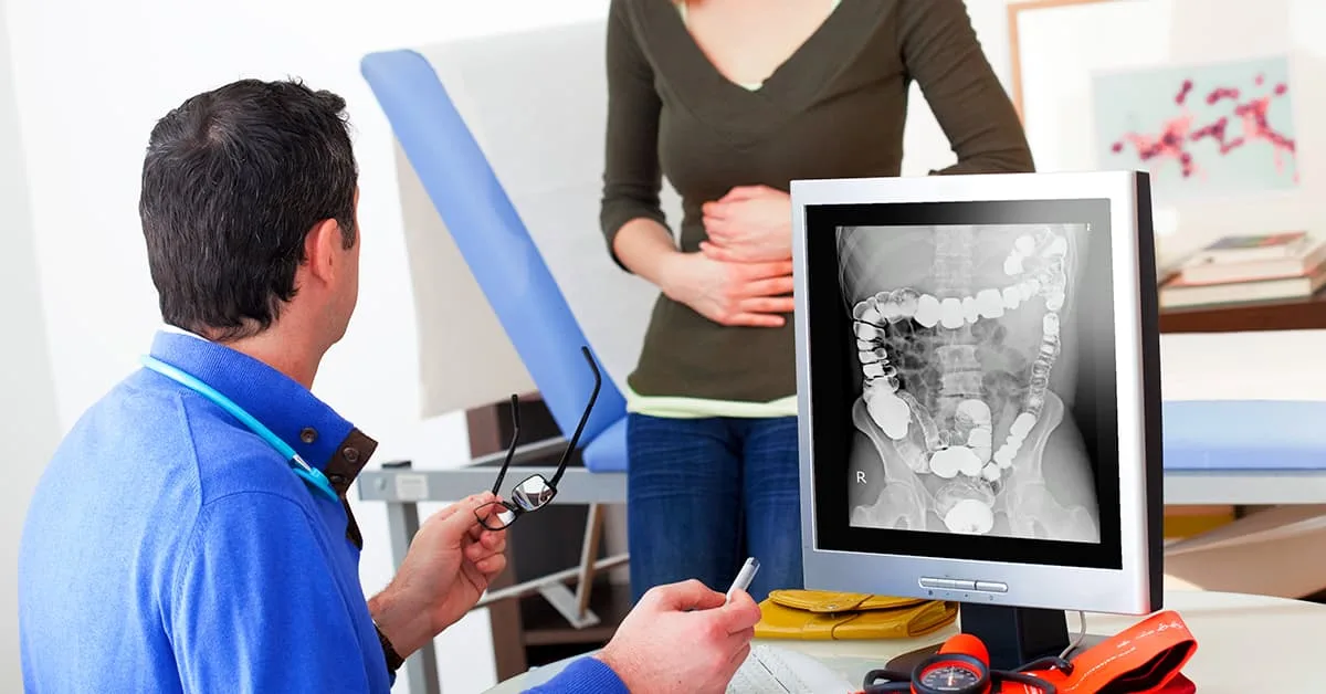médico falando sobre raio x abdominal