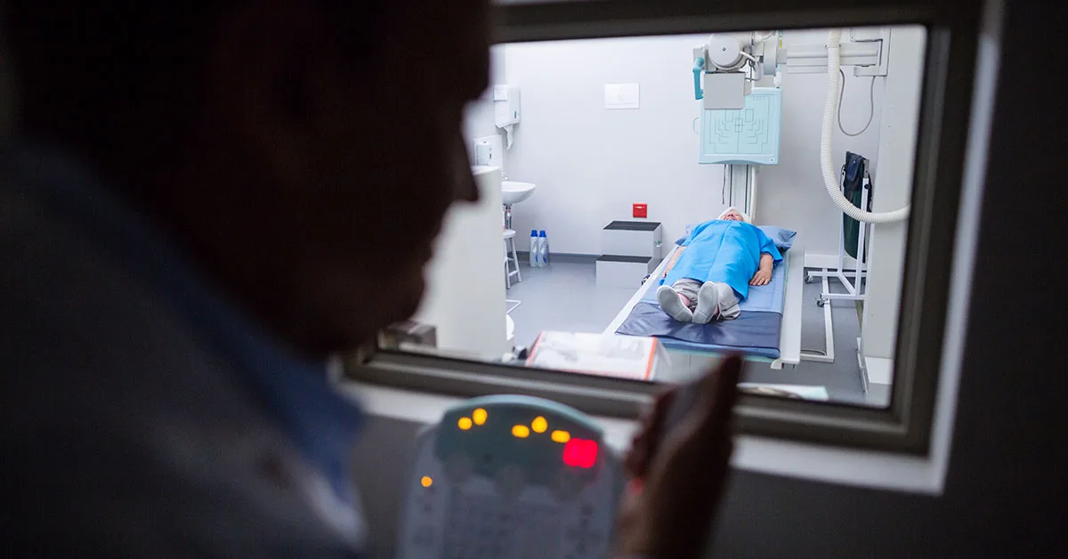 medico utilizando radiacao em medico utilizando radiação em exame