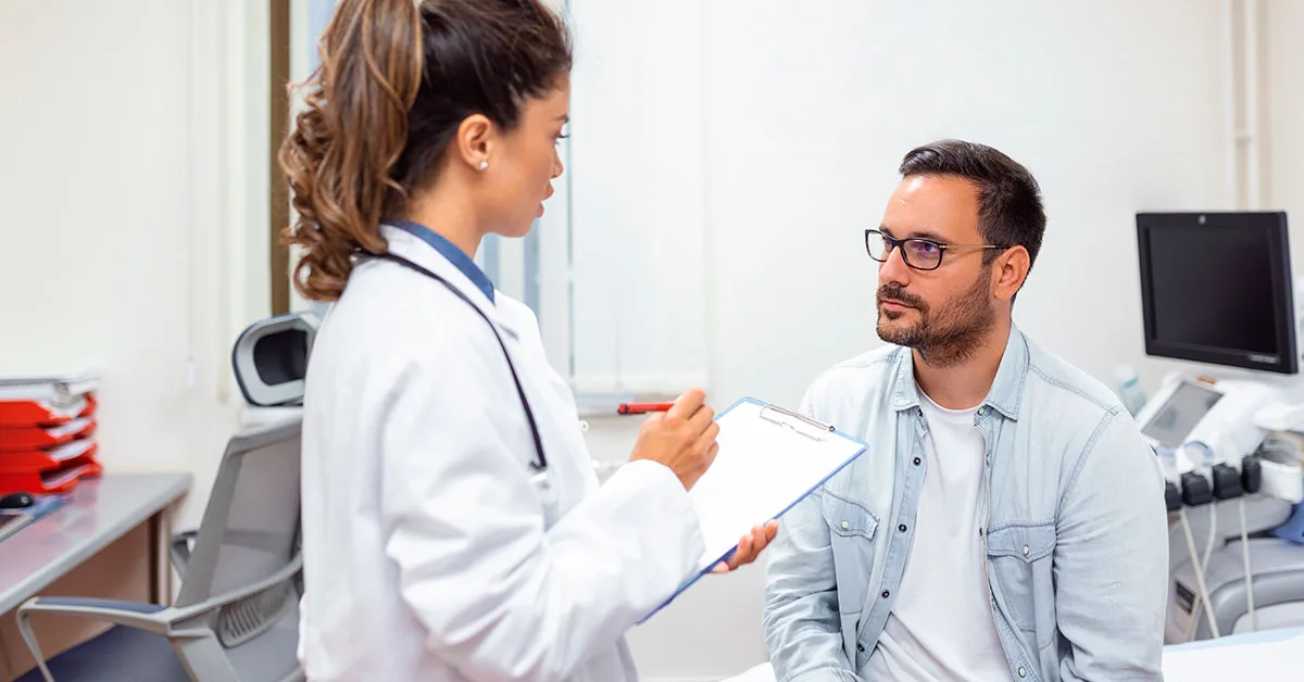 Procedimento pre anestesia sendo realizado com paciente Procedimento pre anestesia sendo realizado com paciente