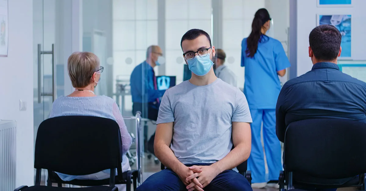 paciente esperando por conta de superlotacao nos hospitais